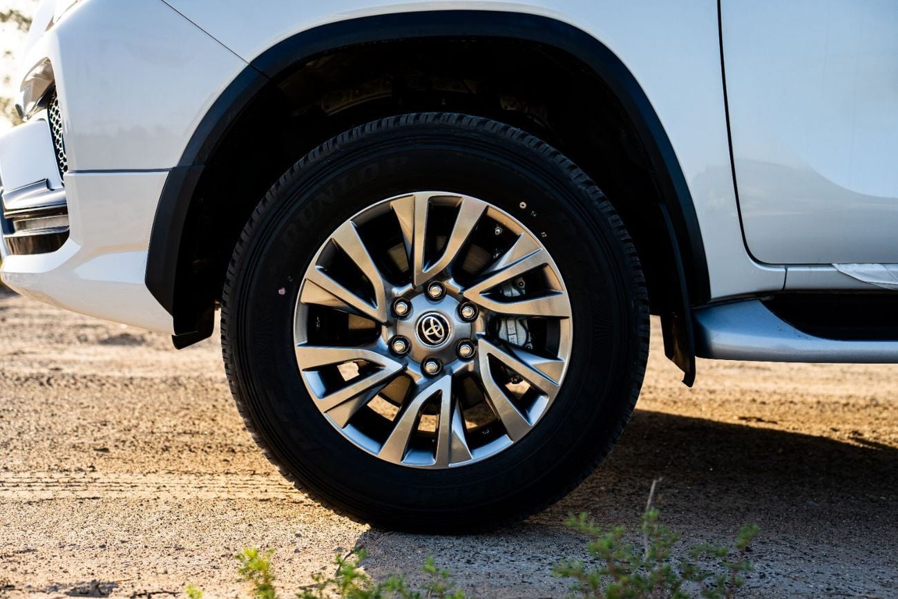 تويوتا فورتونر Toyota Fortuner 4.0L SUV 4WD 2025