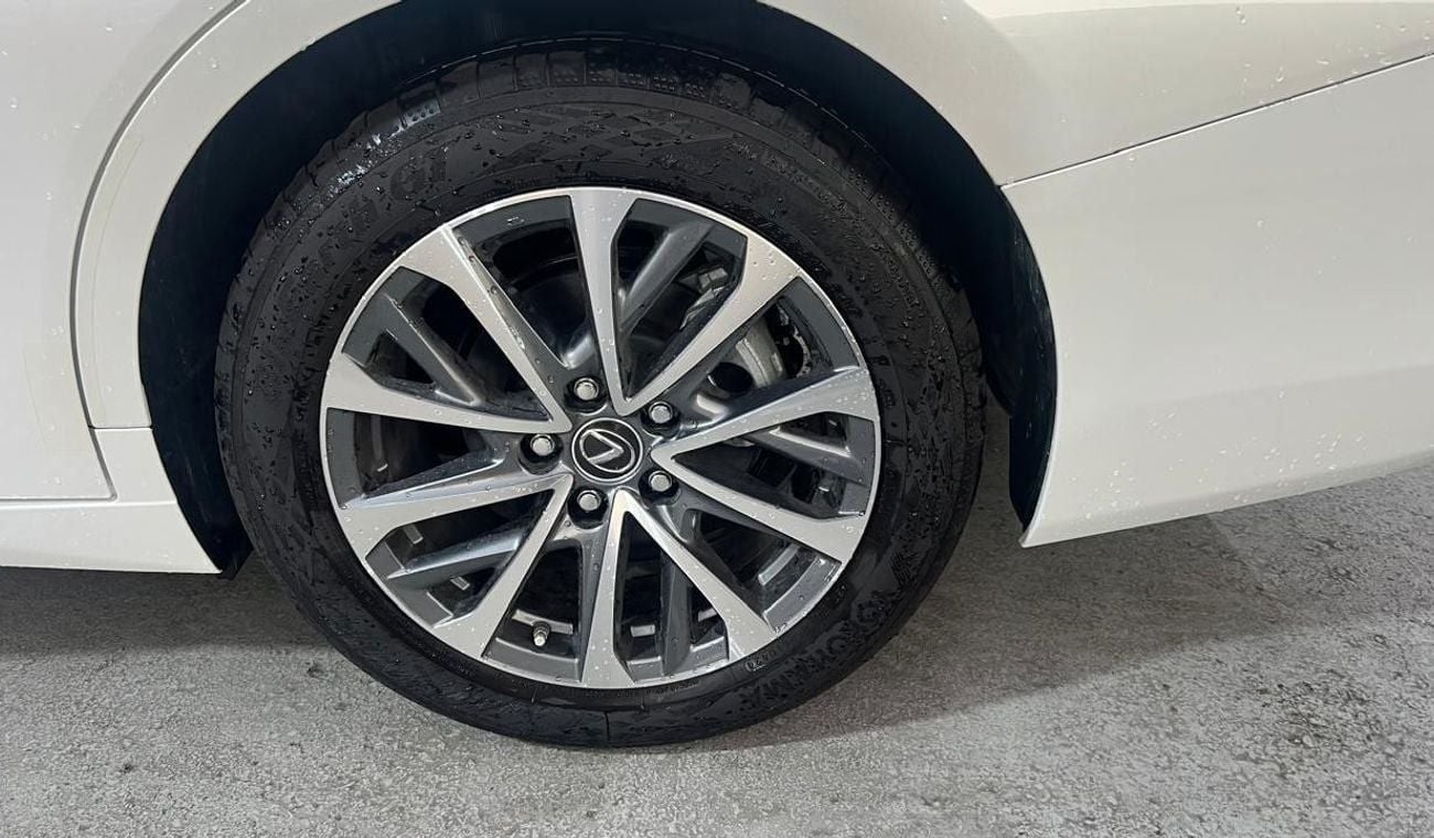 لكزس ES300h 2.5L 2024