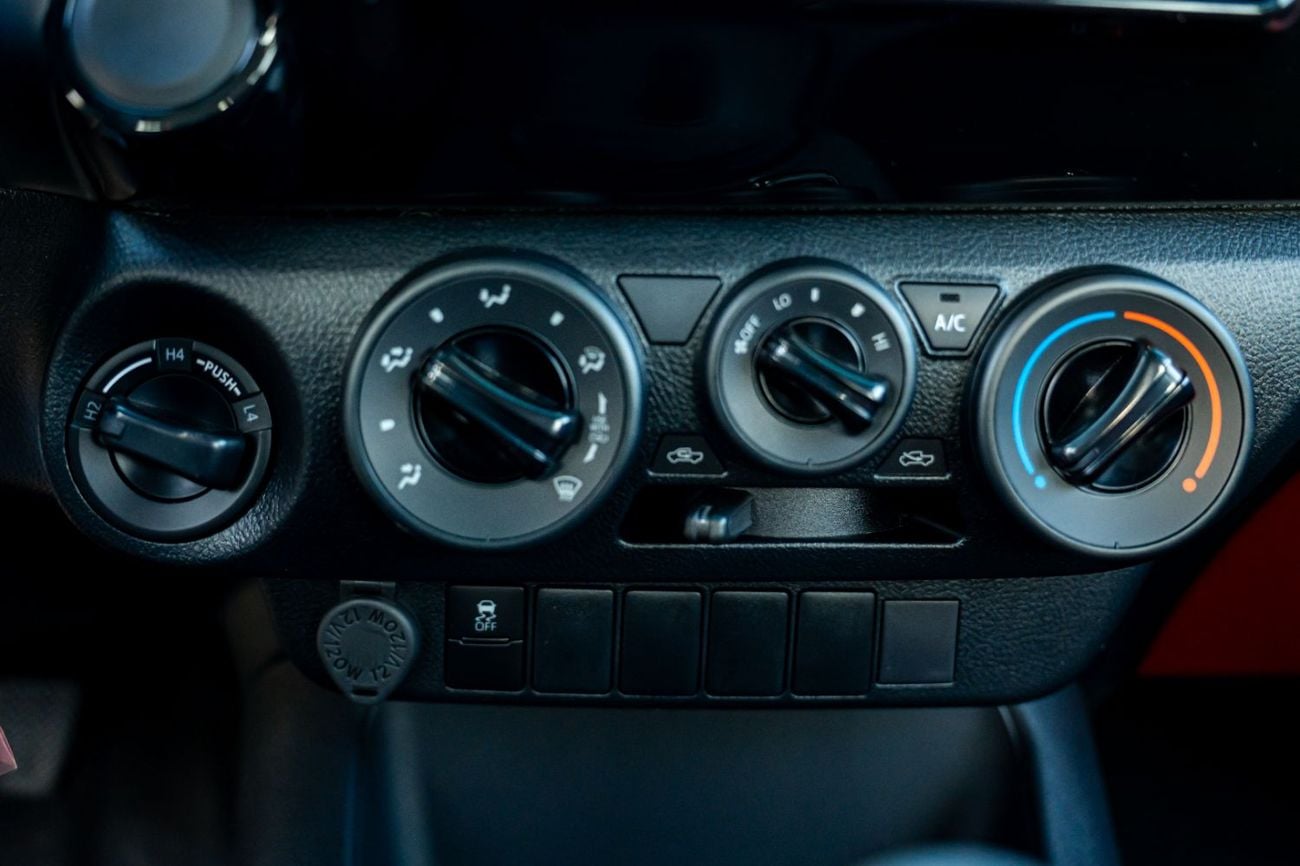 Toyota Hilux 2026 Toyota Hilux 2.4L Turbo Diesel 4WD (6-Speed Manual)