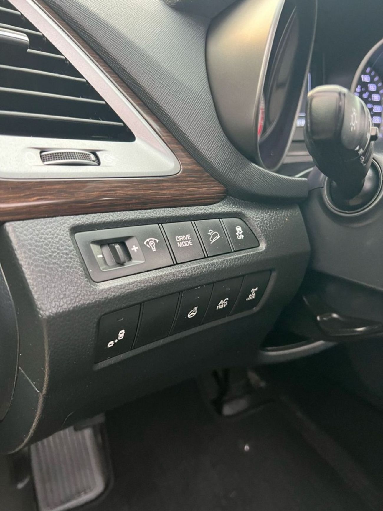 Hyundai Santa Fe 2017 HYUNDAI SANTAFE XL LIMITED FULL PANORAMIC VIEW- 3.3L V6 - 4WHEEL DRIVE - 7 SEATER ELECTRIC AND 
