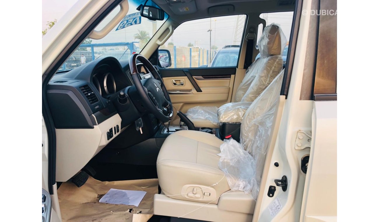 ميتسوبيشي باجيرو FULL OPTION 3.0L - EXCLUSIVE PRICE - SUNROOF