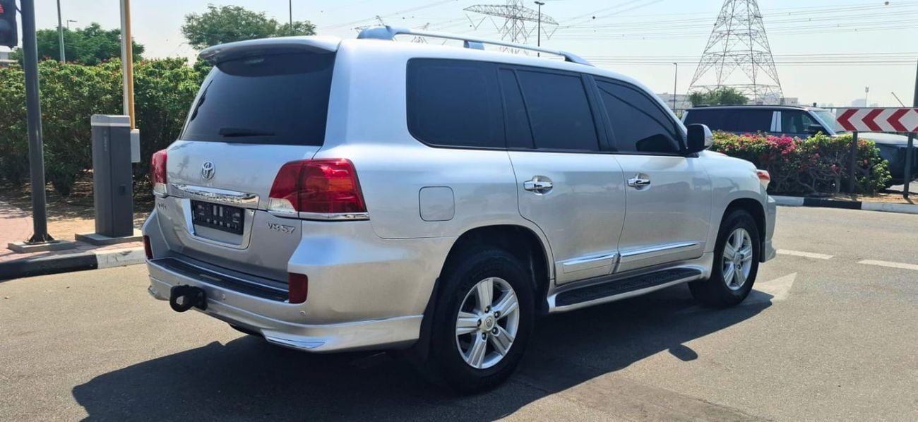 Toyota Land Cruiser VXR TOYOTA LANDCRUSIER VXR 5.7 L 2014 GCC TOYOTA LANDCRUSIER VXR 5.7 L  MODEL 2014  GCC SPECS  FULL OPTI