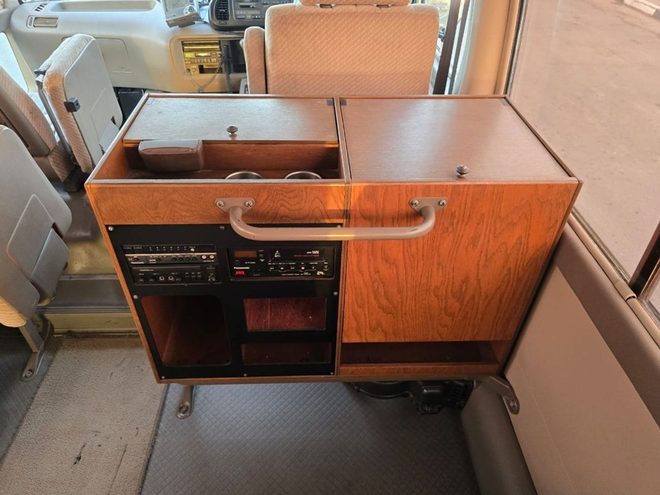 Toyota Coaster TOYOTA COASTER BUS RHD 1998 MODEL 4.2 L DIESEL AUTOMATIC(PM04963)