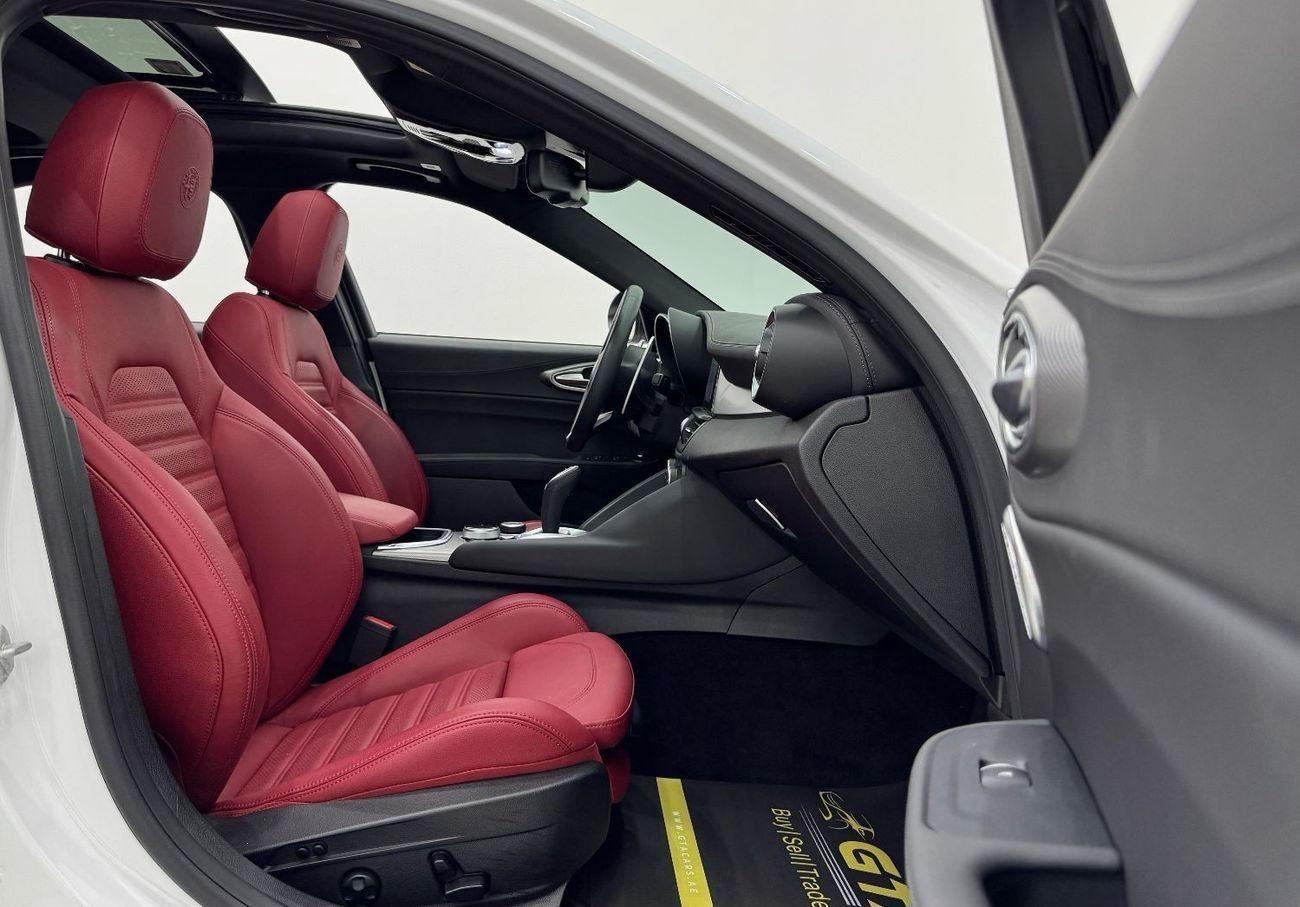 ألفا روميو جوليا Veloce Q2 2023 Alfa Romeo Giulia Veloce Q2, 2028 Alfa Romeo Warranty + Service Pack, Very Low Kms, G