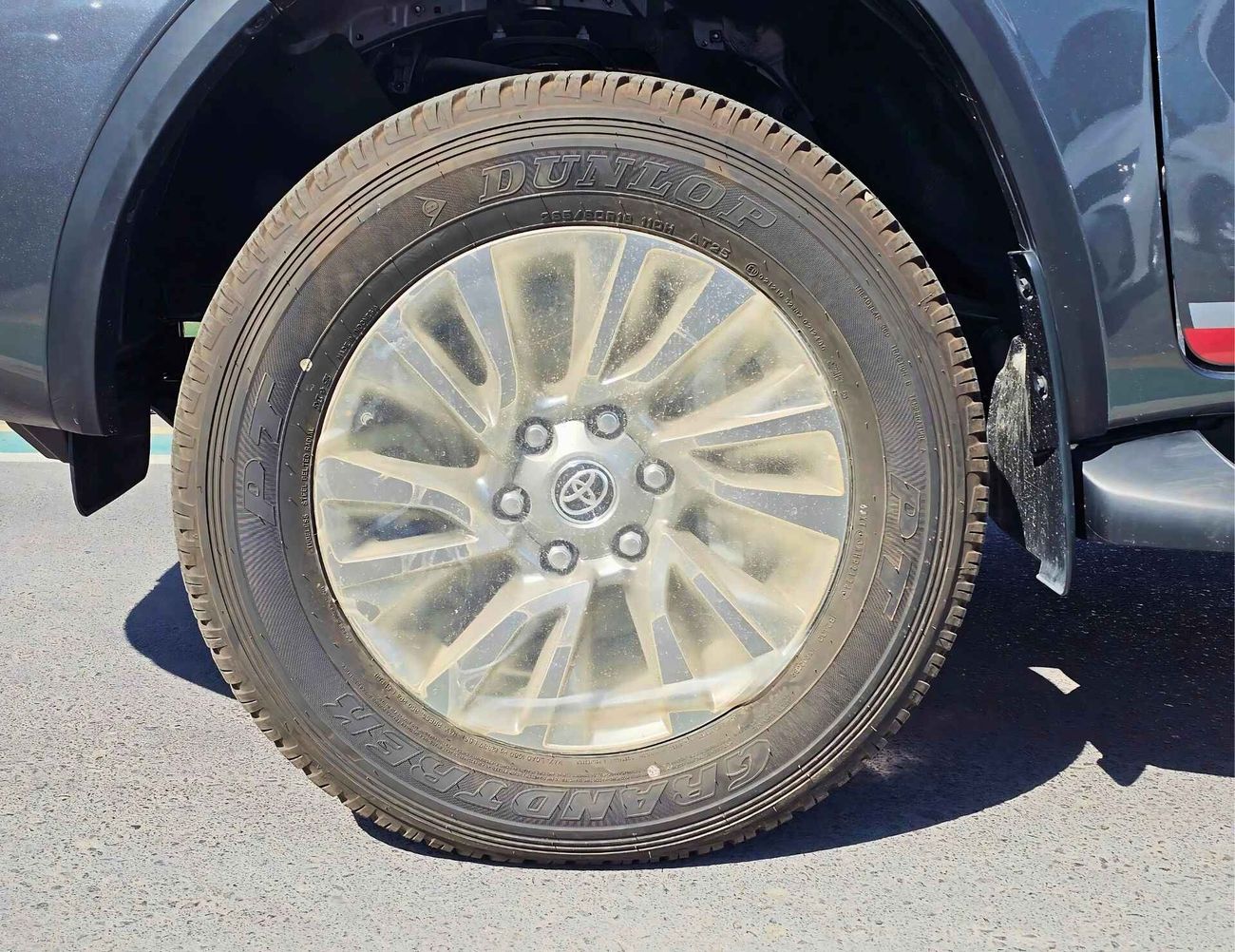 Toyota Fortuner SR5 /  4.0L V6 PETROL / WOOD TRIM / LEATHER SEATS / FULL OPTION (CODE # 69044)