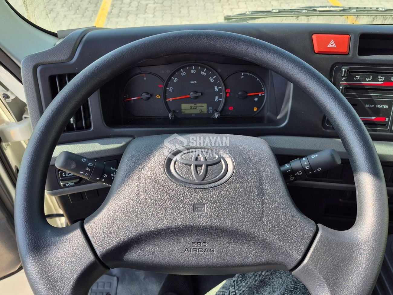 تويوتا كوستر LHD 2.7L DLX PETROL 4CYL 23-SEATER MT 2025MY