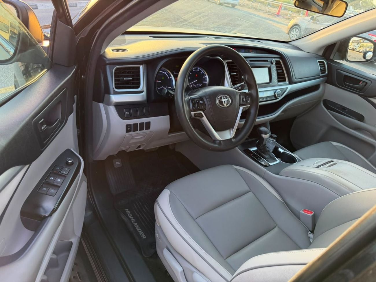 تويوتا هايلاندر 2017 Toyota Highlander Hybrid  -3.5L V6-AWD 4x4 - Leather seat-Rear Camera -