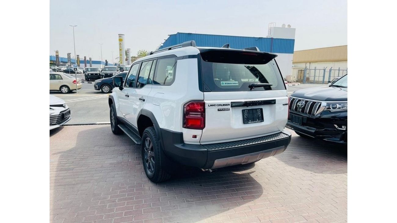 تويوتا برادو تويوتا لاند كروزر برادو 2024 ضمان الفطيم 4 سنوات  او 100 الف ادفينشر vxr رقم واحد