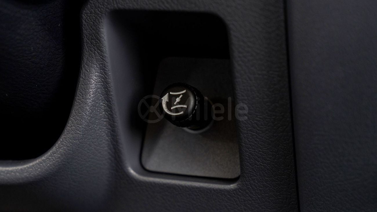 تويوتا لاند كروزر 76 TOYOTA LAND CRUISER 76