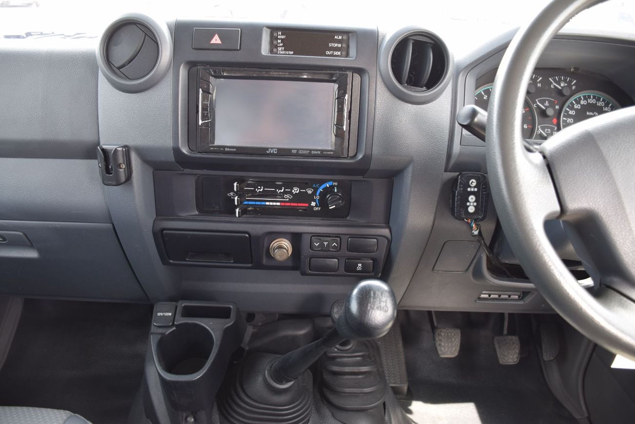 تويوتا لاند كروزر بيك آب 4.5L diesel Manual (export Only)