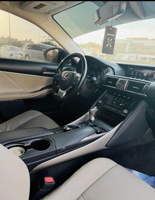 لكزس IS 300 6 cylinder