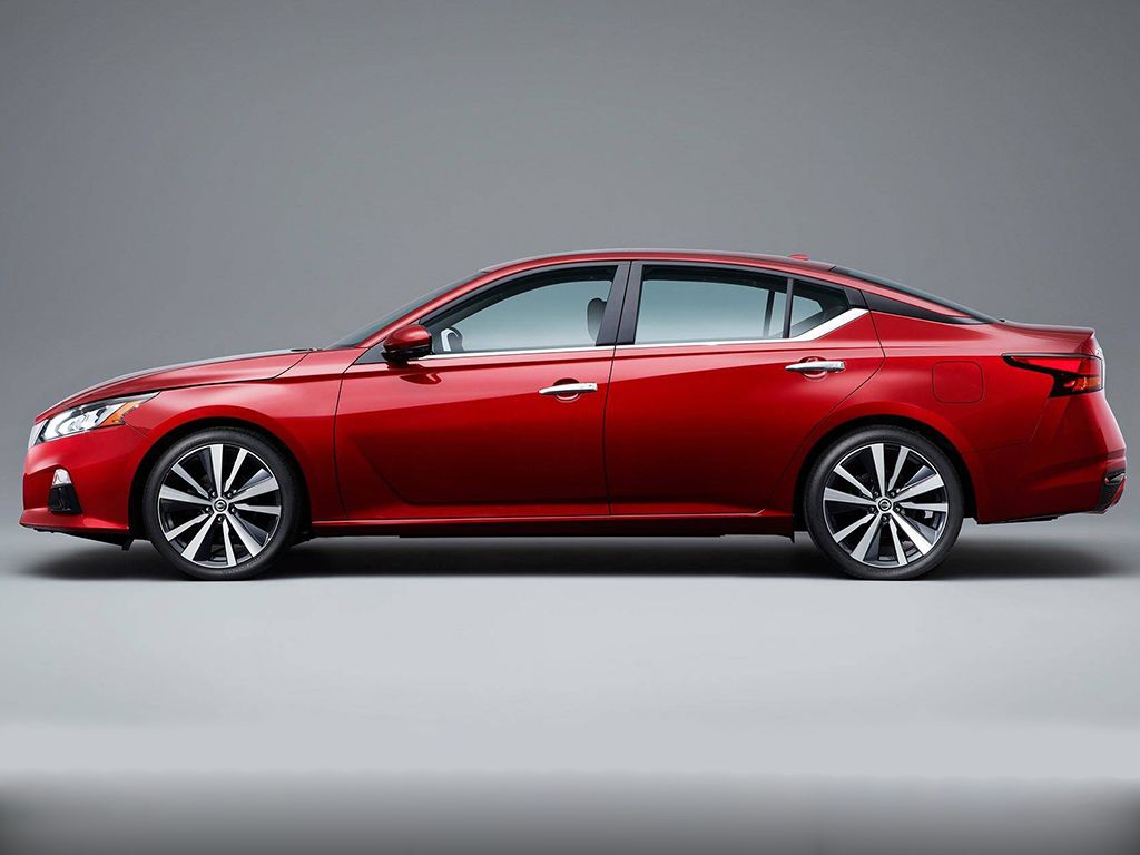 Nissan Altima exterior - Side Profile