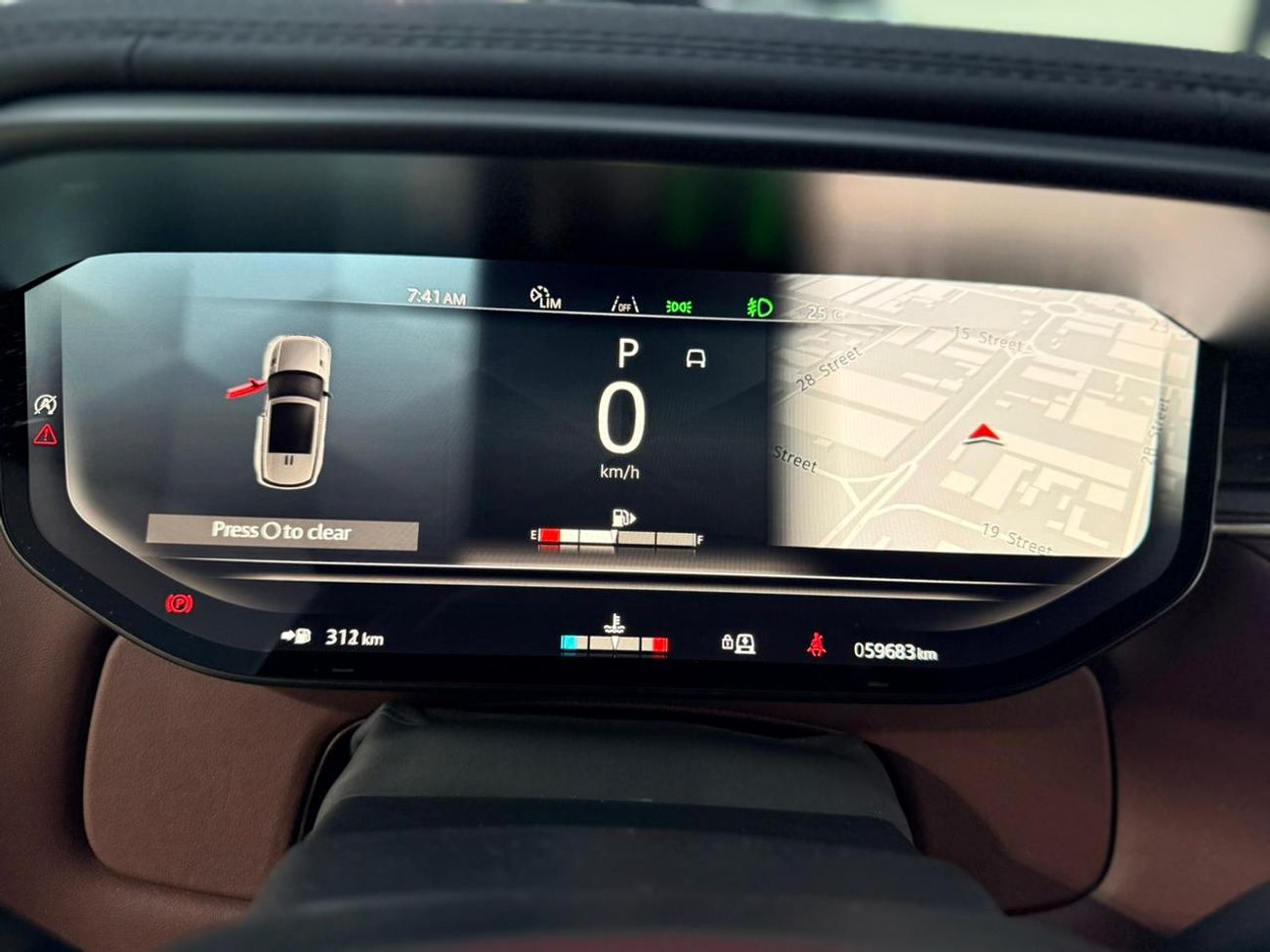 لاند روفر رينج روفر سبورت P400 DYNAMIC HSE 2024