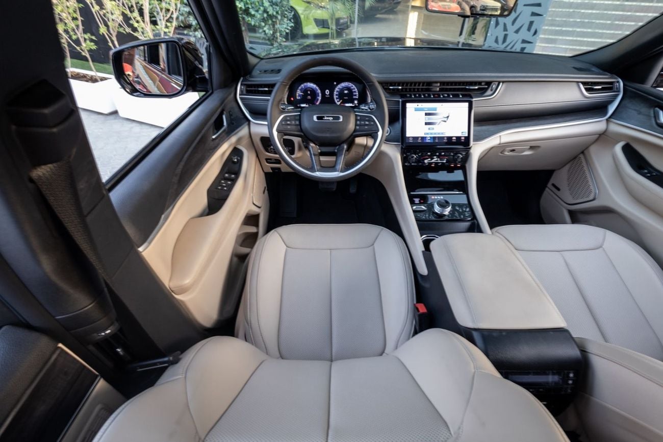 Jeep Grand Cherokee Jeep Grand Cherokee Limited (LOW MILEAGE) 2024 GCC | Agency Warranty