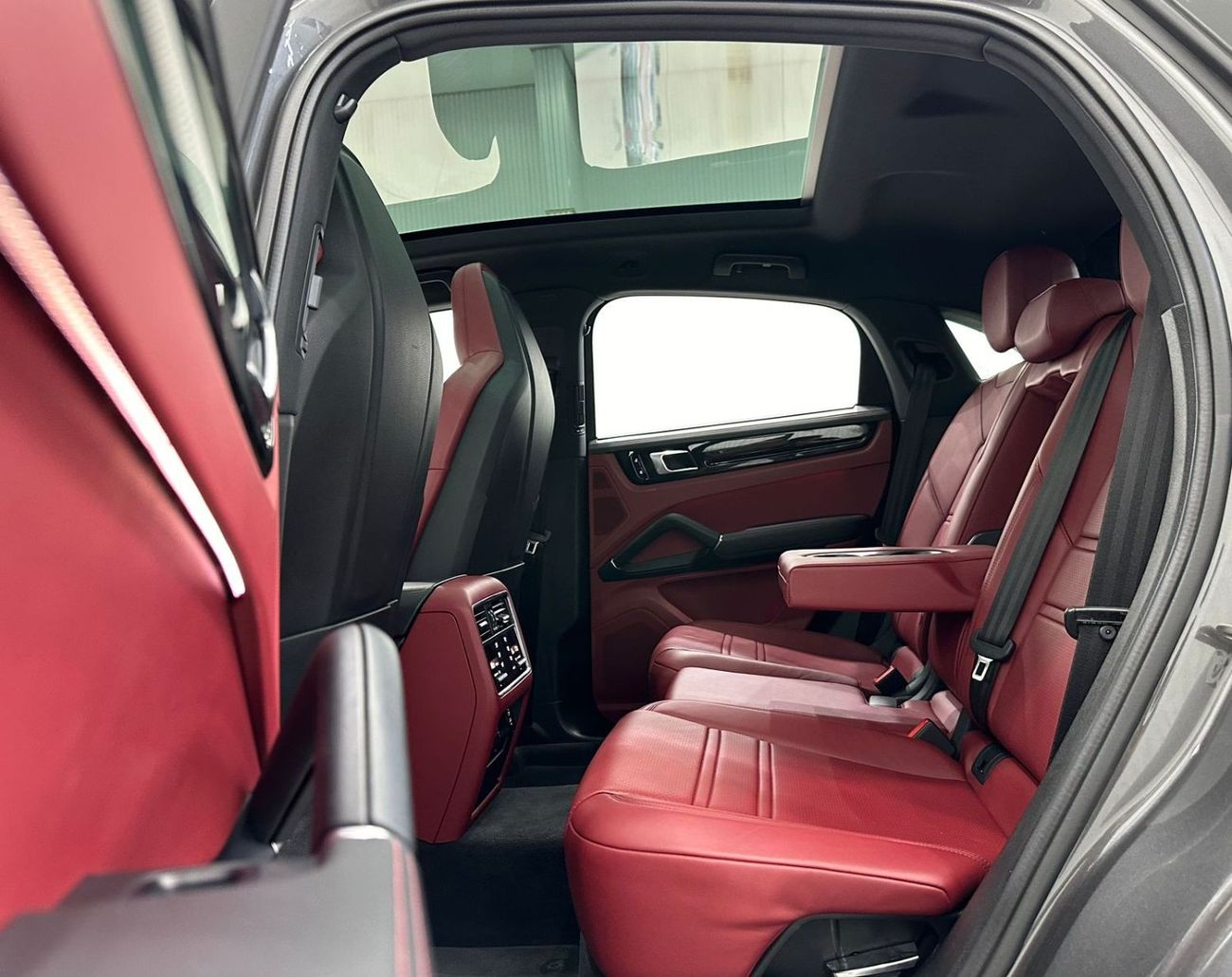 Porsche Cayenne Std 2021 Porsche Cayenne Coupe, April 2025 Warranty, Full Service History, GCC