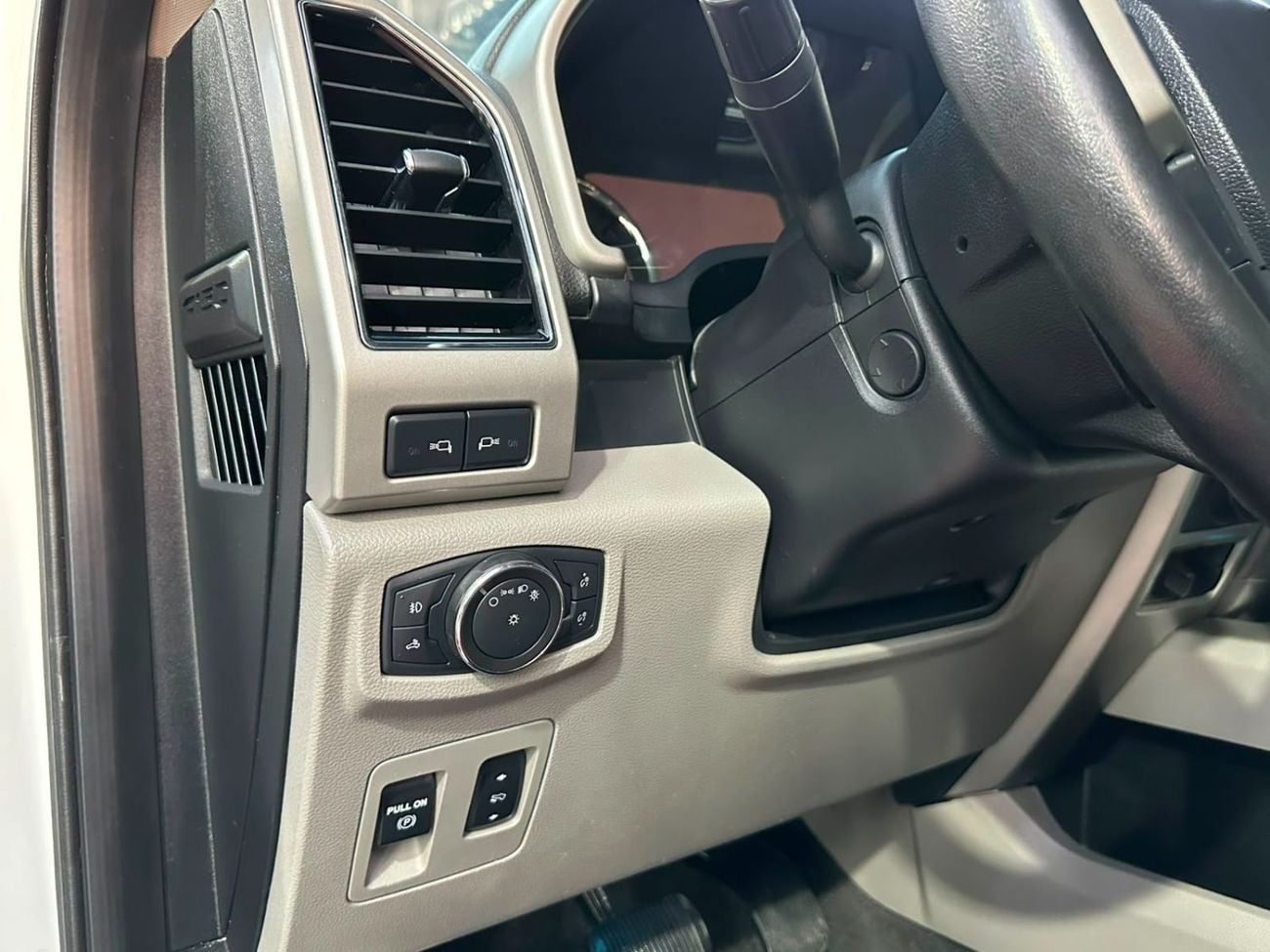 Ford F-150 LARIAT