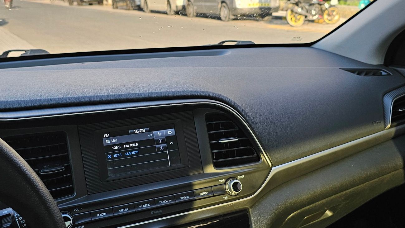 هيونداي إلانترا SE