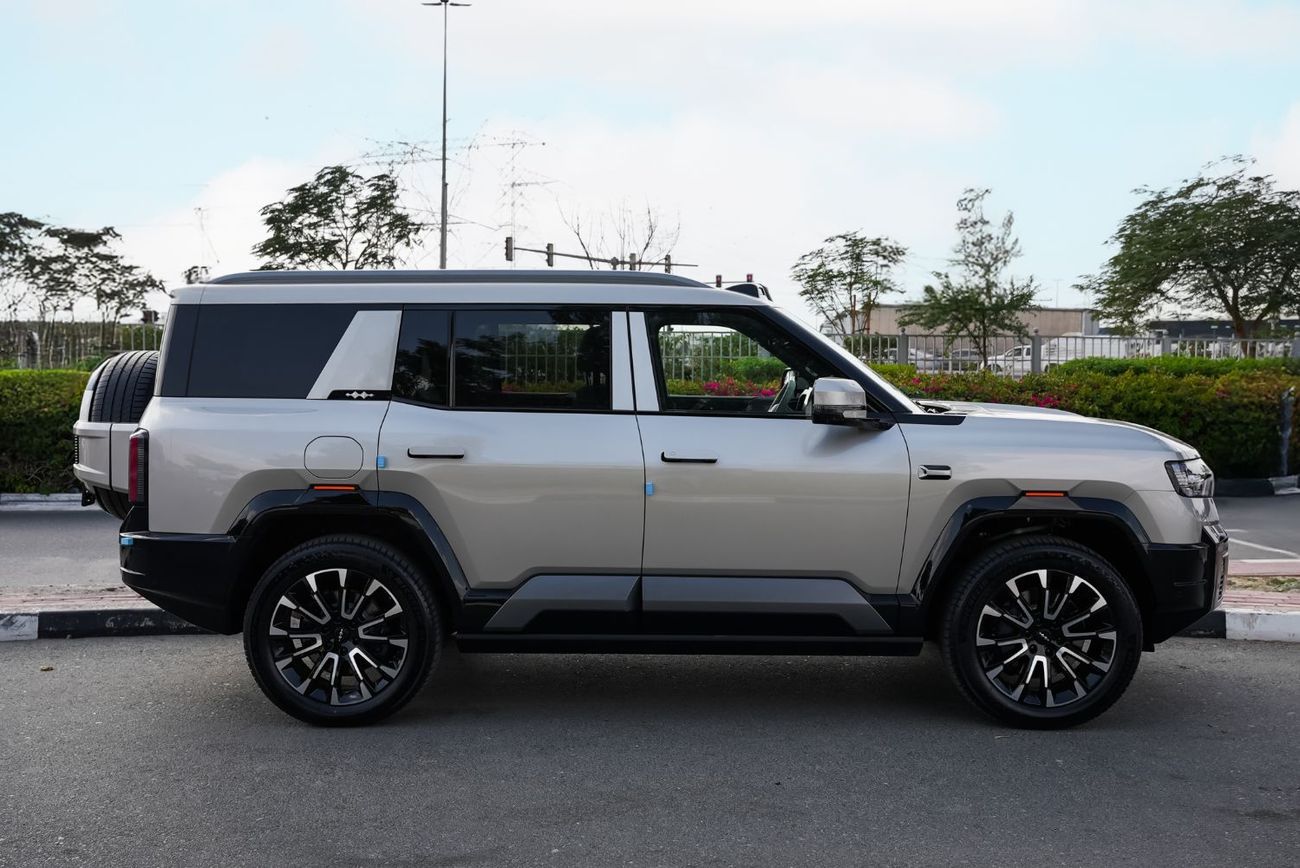 بي واي دي ليوبارد 8 2025 Leopard 8  NEW Flagship 5-seates AWD Gold in White 0Km