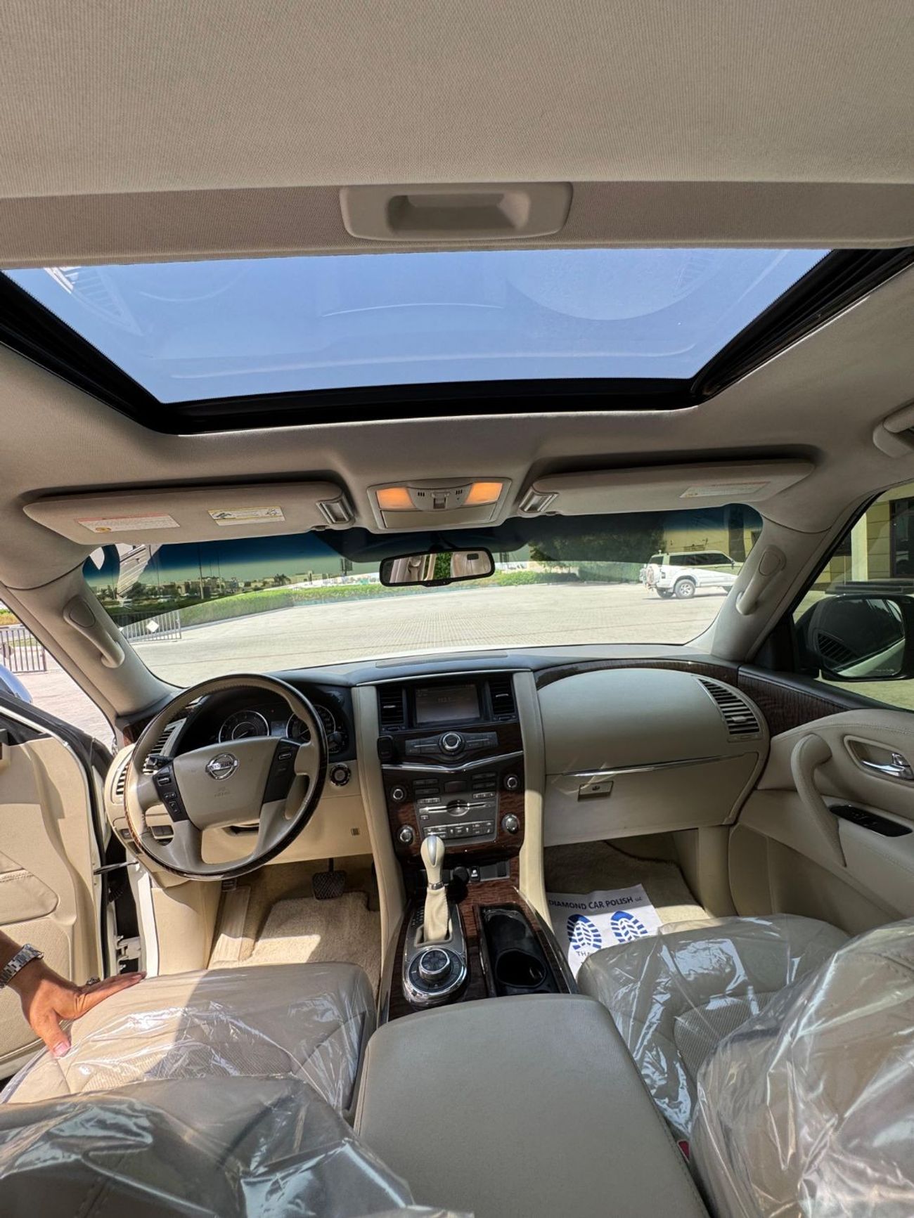 نيسان باترول Nissan patrol 2010 V8 big engine Gcc Full options