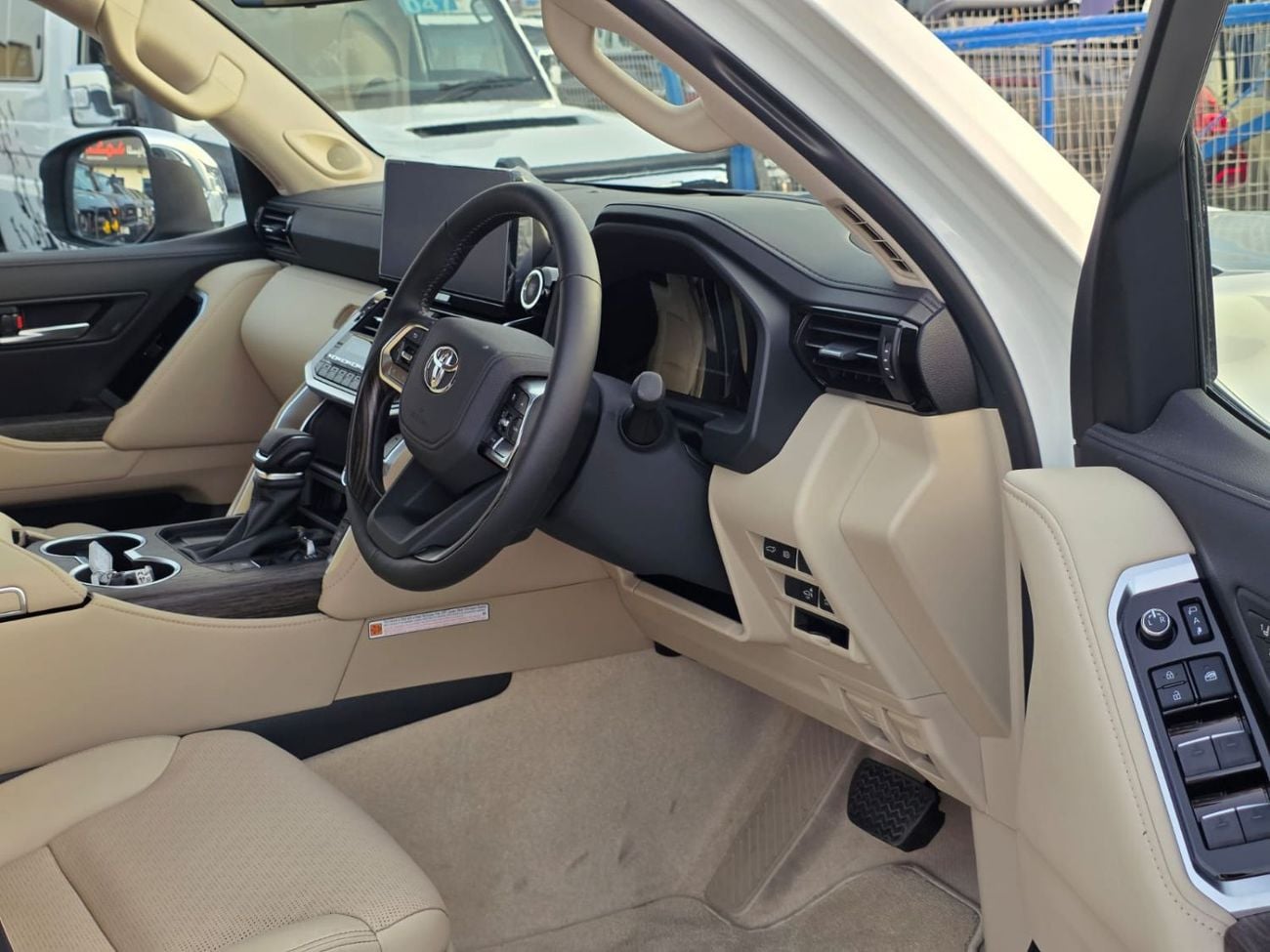 تويوتا لاند كروزر Brand New Toyota land cruiser LC300 ,SAHARA ,year 2025 ,Right Hand Drive ,Diesel 3.3L only For expor