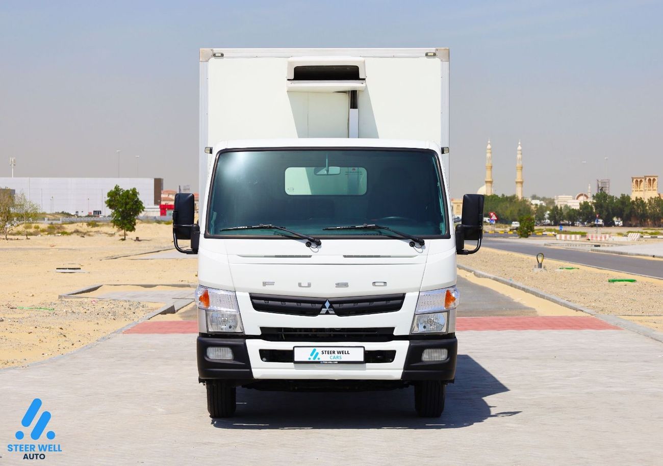Mitsubishi Fuso Canter Fuso Chiller Dry Box 4.2L RWD Diesel MT - Low Mileage - Ready to Drive - GCC