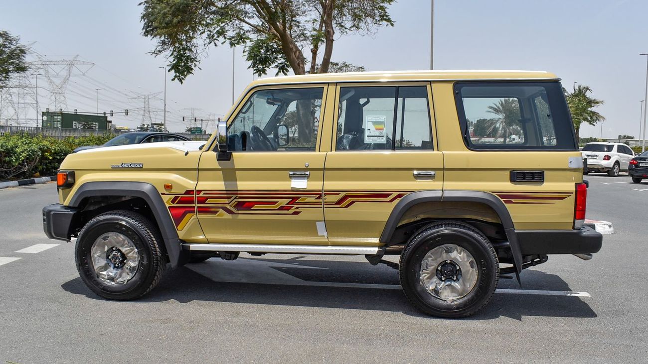 Toyota Land Cruiser 70 ECT0061 - Toyota Land Cruiser Hardtop 5 Doors - 4.0L Petrol Manual - Beige - LX