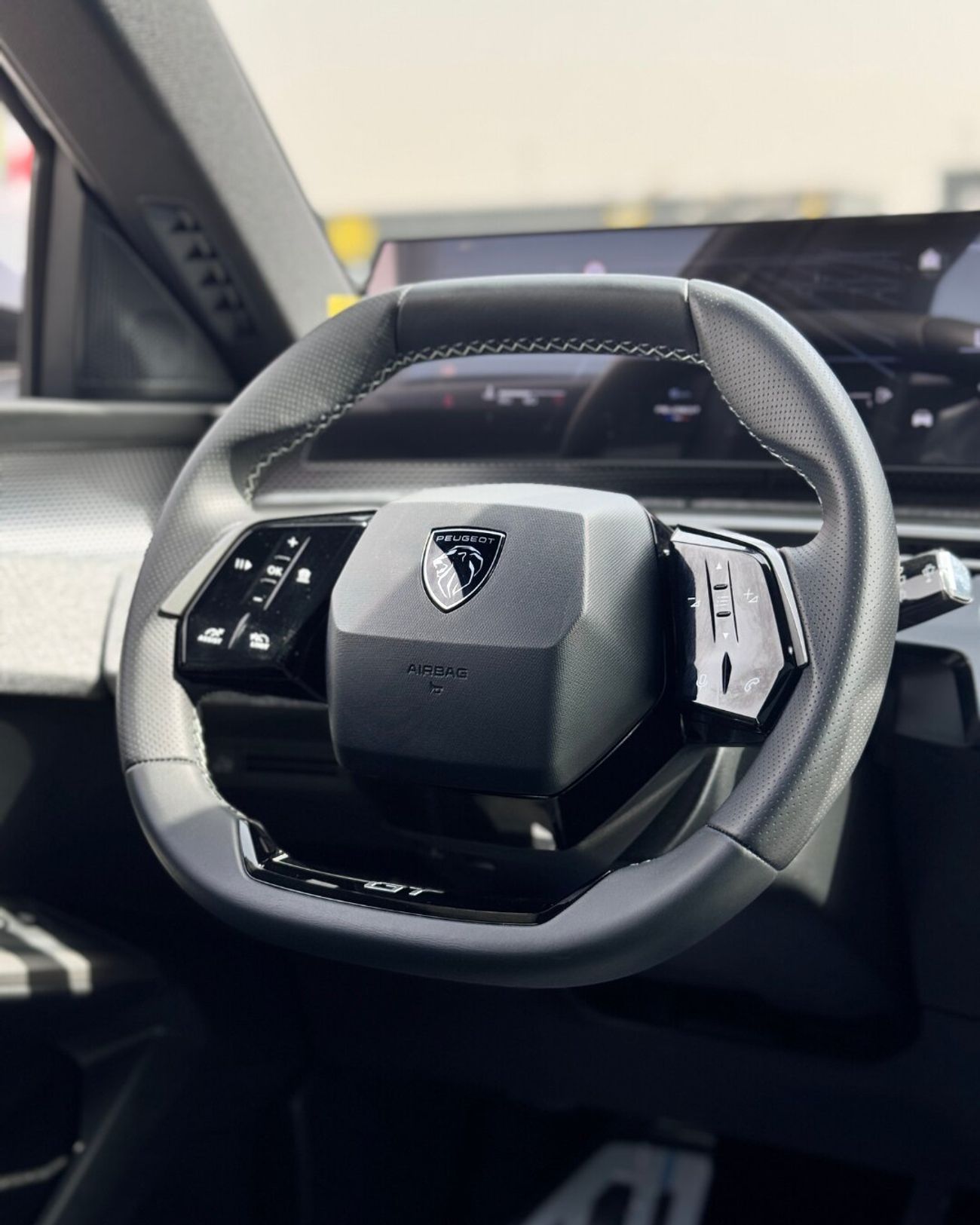 Peugeot 5008 NEW PEUGEOT 5008 GT - 1.6T - (2025 MODEL) GCC specs
