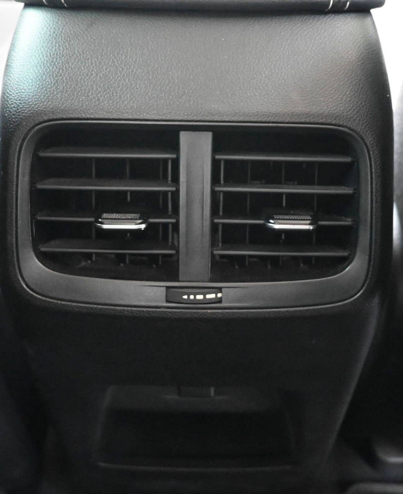 Chevrolet Captiva LT 1.5L (150 HP) (7 Seater) Chevrolet Captiva | 1.5 L 2023 | Original Paint GCC Accident-Free In Exc