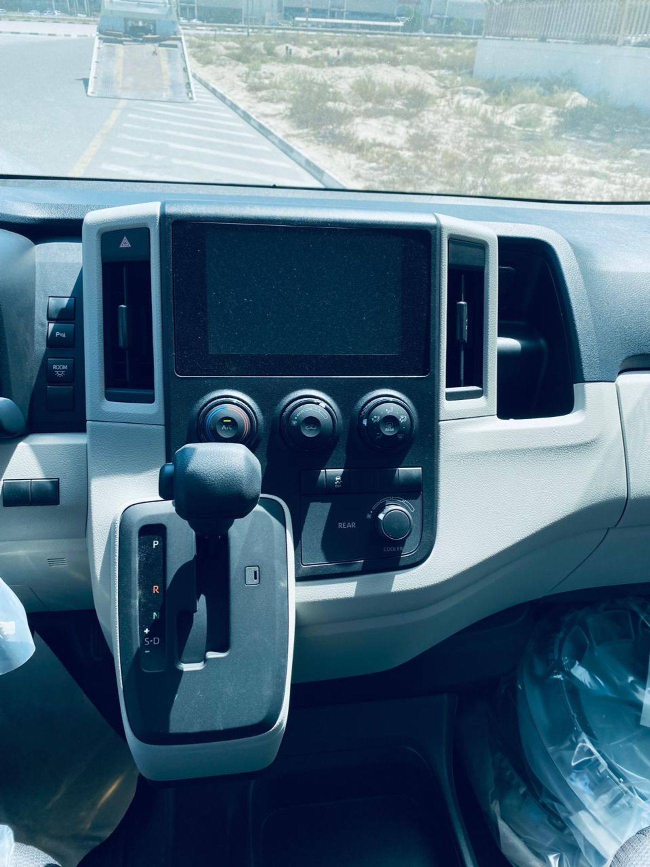 Toyota Hiace NEW TOYOTA HIACE 3.5L 13STR COMMUTER A/T 2025