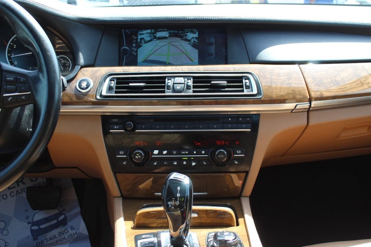 بي أم دبليو 750Li Luxury 4.4L