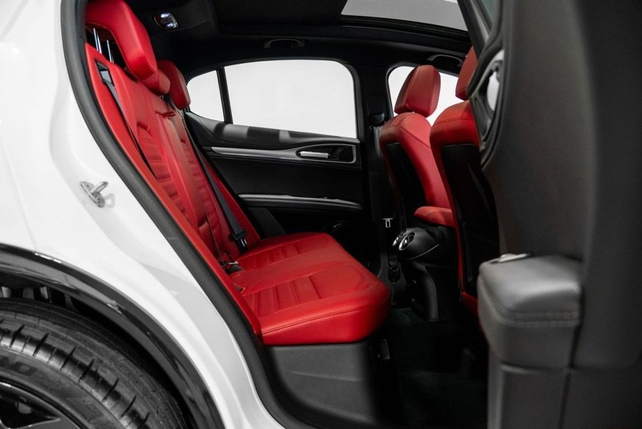 ألفا روميو ستيلفيو Veloce / Delivery Milage / 7 Year Alfa Romeo Warranty & 5 Year Service