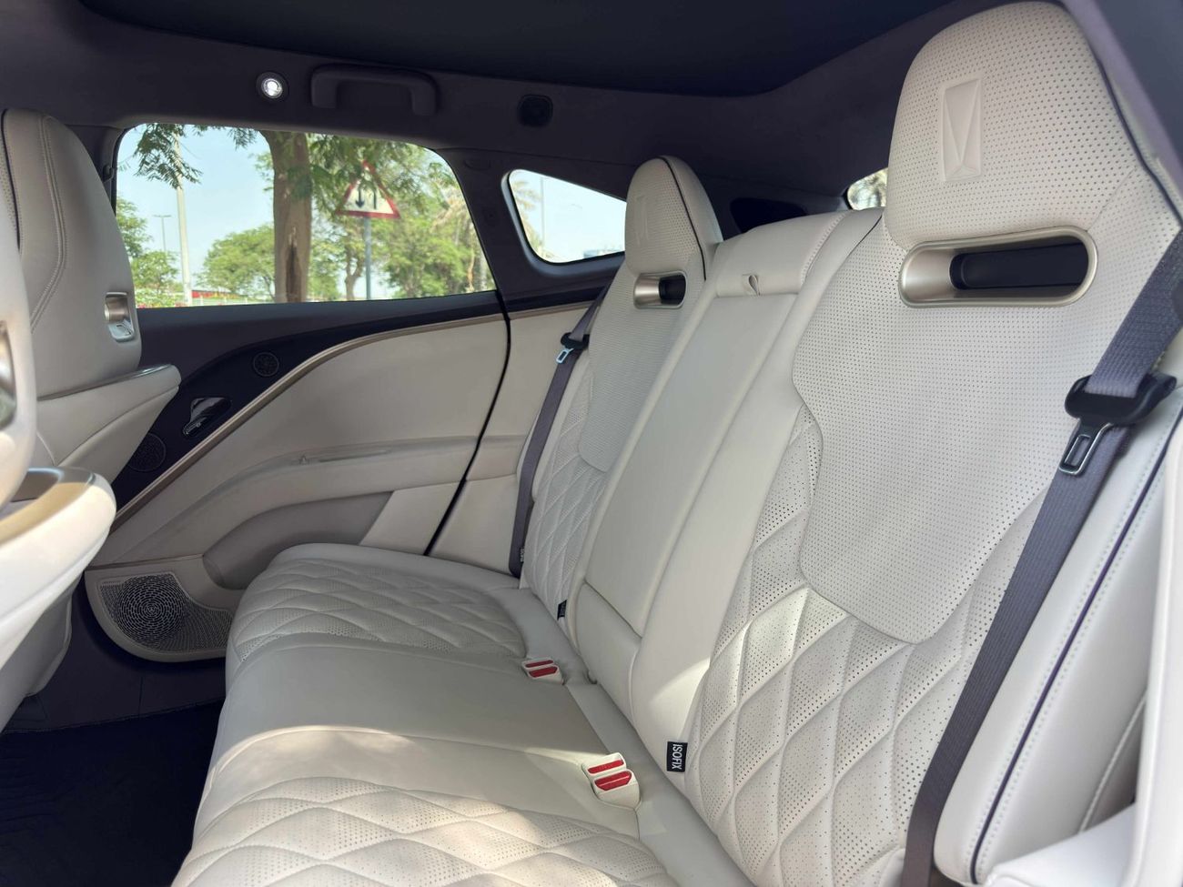 أفاتر 11 Premium AWD