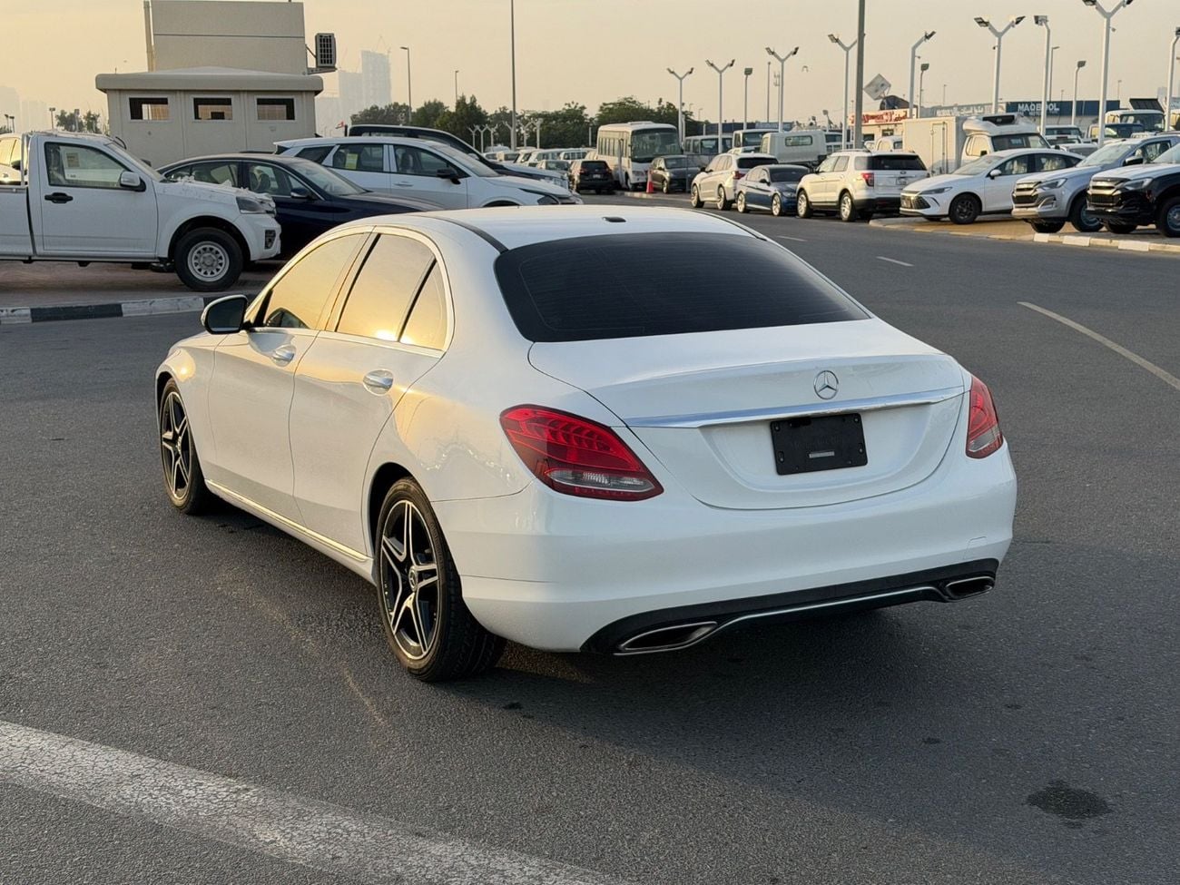 Mercedes-Benz C 300 Luxury 2.0L 2018 MERCEDES BENZ C300 FULL OPTIONS IMPORTED FROM USA