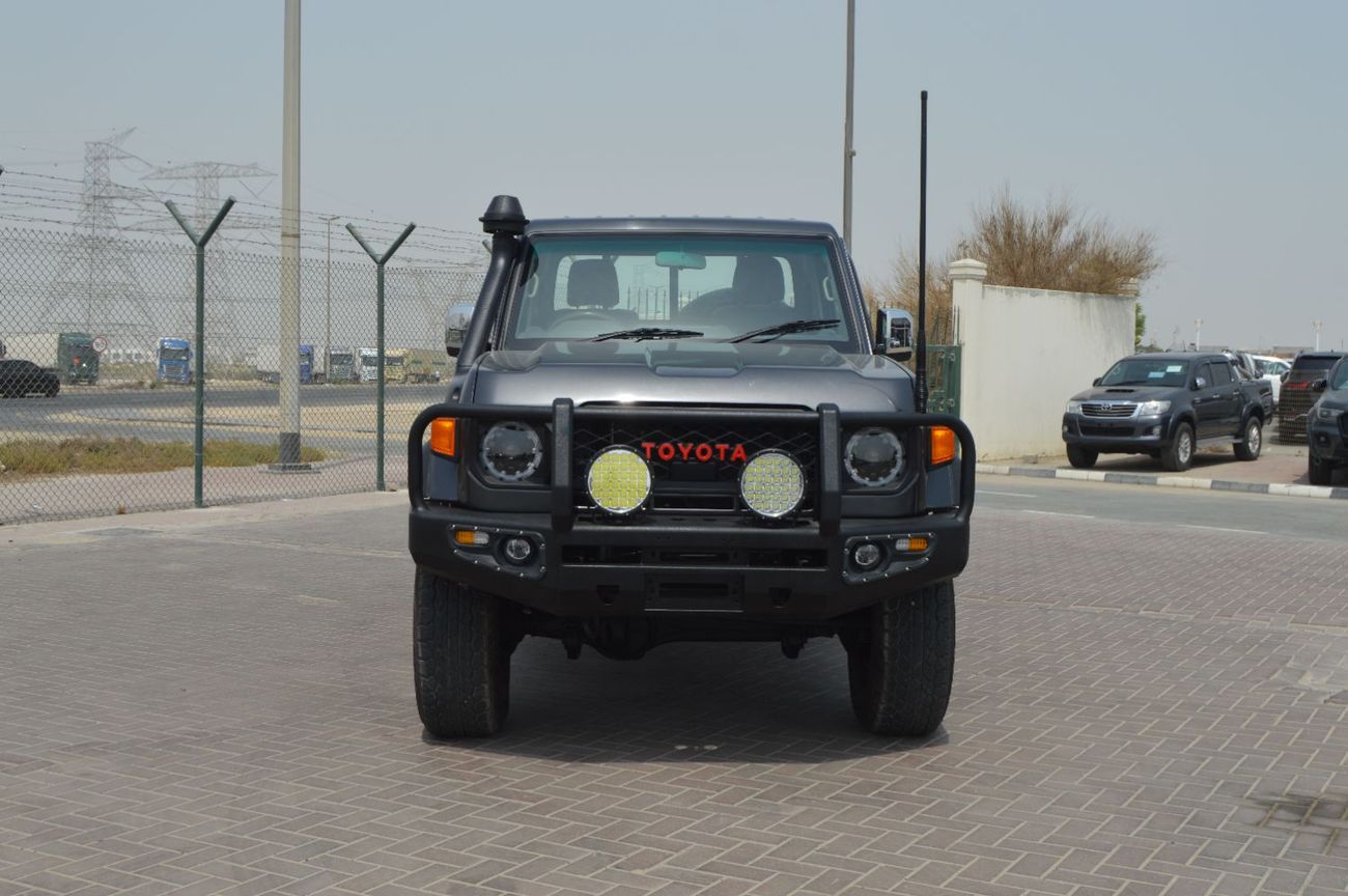 Toyota Land Cruiser Toyota Land Cruiser Pick-Up Single Cabin Year: 2021 Color: Grey