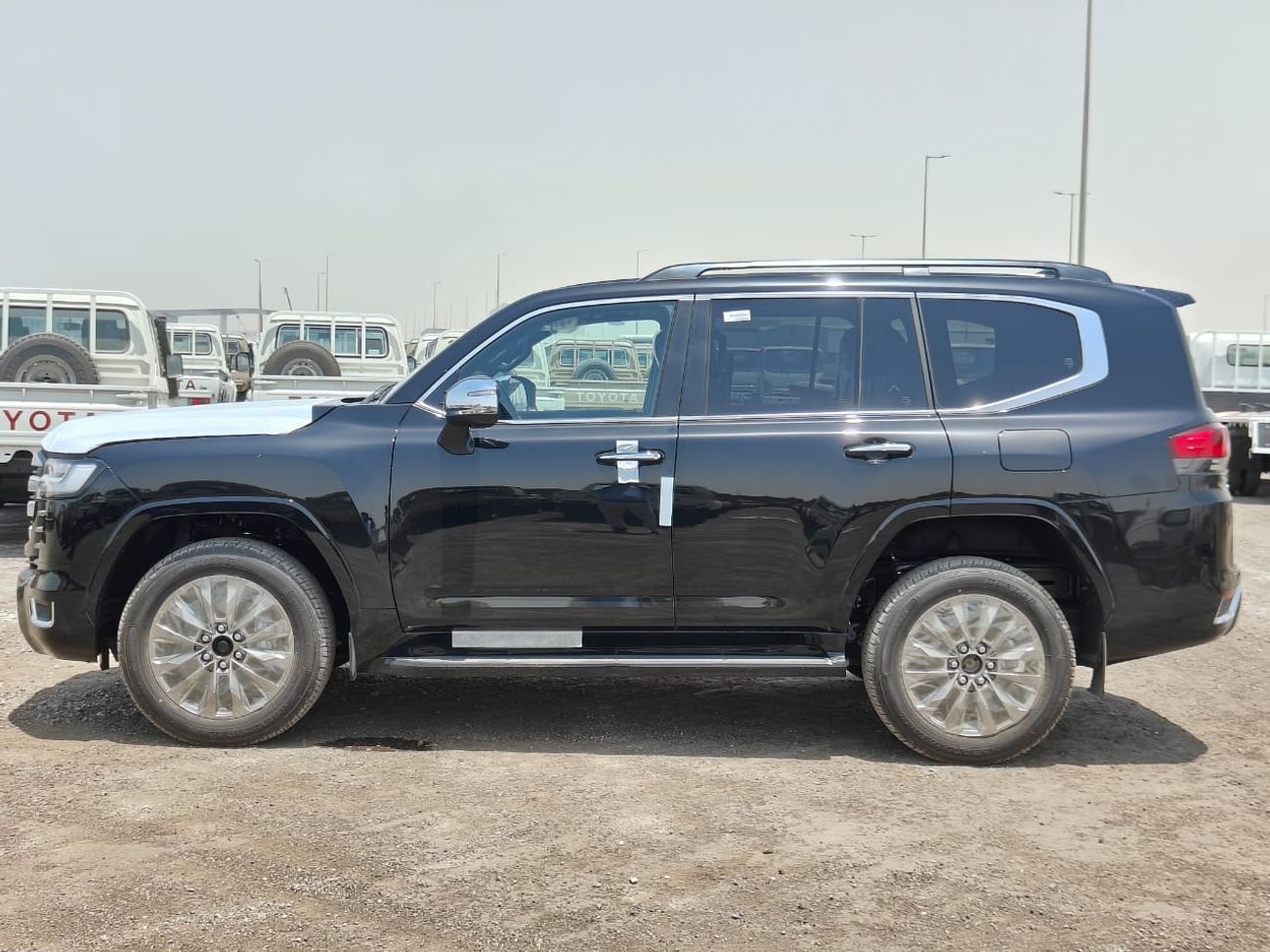 Toyota Land Cruiser 2025 Toyota Land Cruiser LC300 VXR 3.5L V6 Twin Turbo Petrol A/T 4WD (Africa only)