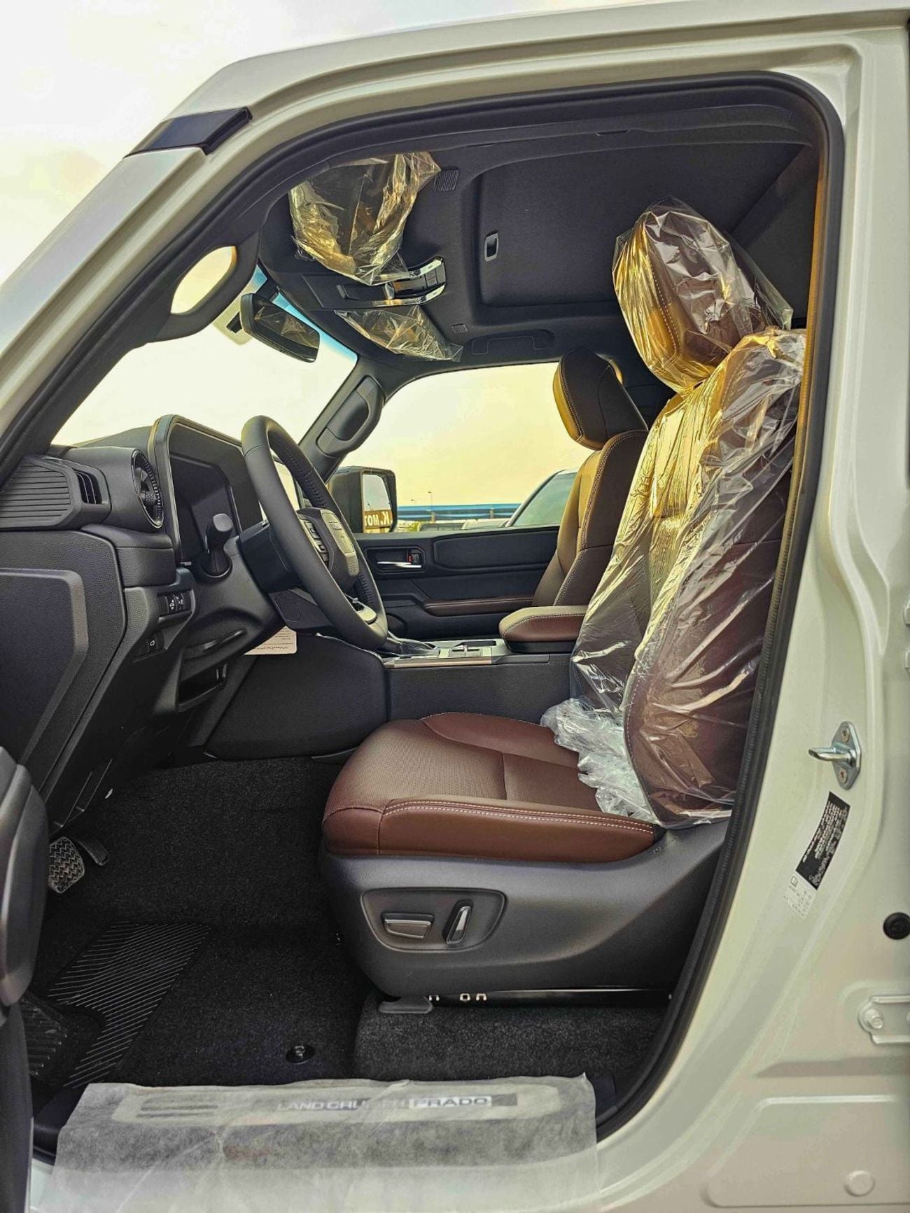 تويوتا برادو ADVENTURE TURBO/2.8L V4 DIESEL/DRIVER POWER SEAT WITH LEATHER/DVD+CAMERA /COOL BOX (CODE # PDADV2)