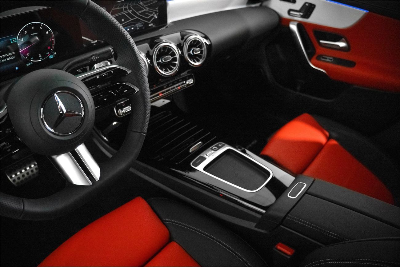 Mercedes-Benz CLA 200 Premium 2.0L Premium 1.3L