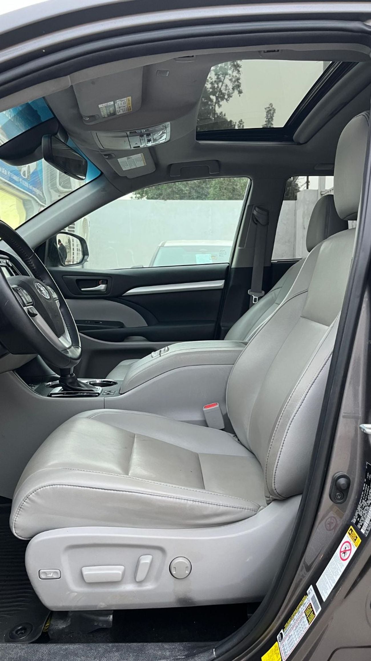 Toyota Highlander 2019 Toyota Highlander XLE 4x4 AWD Full option Sunroof Push Start 7 Leather Seats