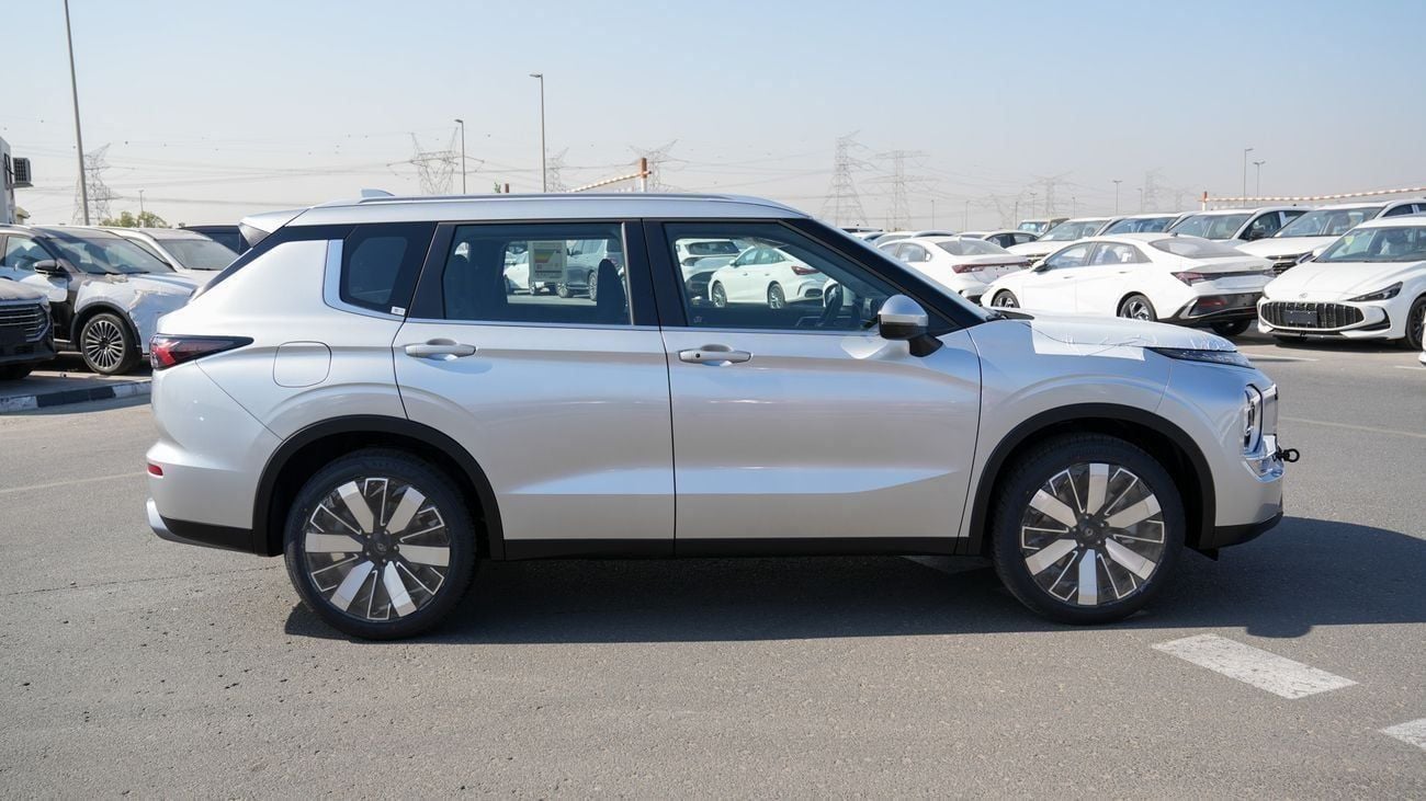 ميتسوبيشي آوتلاندر HIGHLINE ميتسوبيشي أوتلاندر 2026 – الفئة المتوسطة (G12) 2.5 لتر | SUV بسبعة مقاعد | مواصفات الخليج |