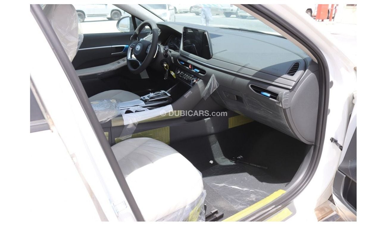 Hyundai Sonata 2.5L PETROL, MONITOR, SEDAN , FWD, 4 DOORS, COLOR WHITE, MULTIMEDIA STEEING, MODEL 2022. FOR EXPORT