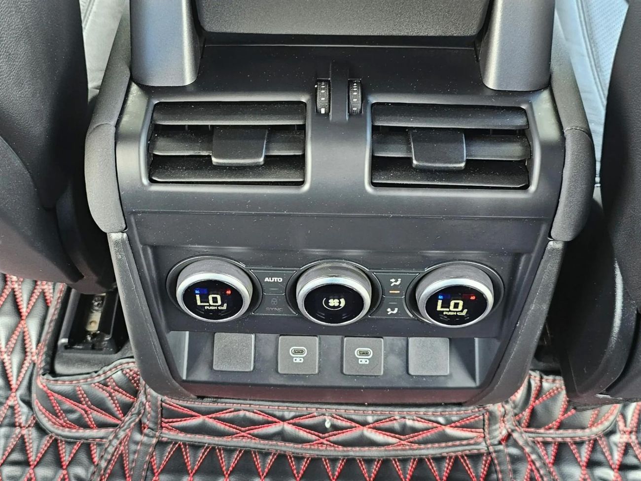 Land Rover Defender D300 Lhd 3.0L Diesel engine 4WD Automatic Gear 5seats 5 Doors