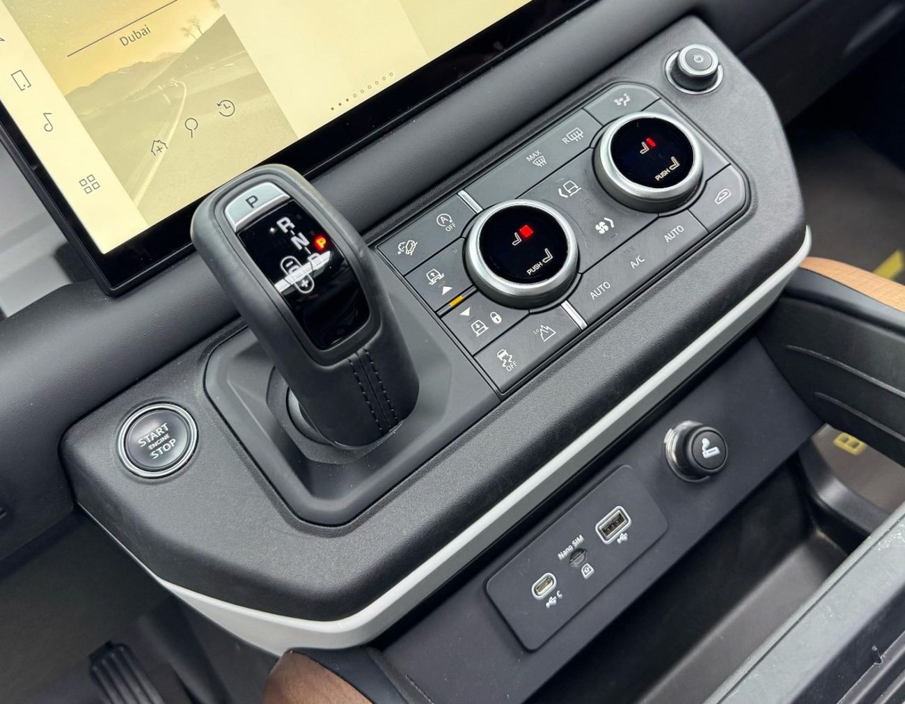 Land Rover Defender 110 HSE P400 3.0L 2024 Land Rover Defender 110 P400 HSE, 2028 Land Rover Warranty, Very Low Kms, GCC