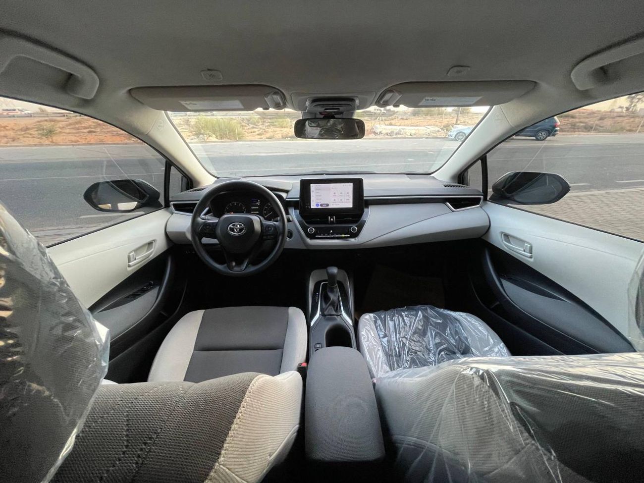 Toyota Corolla SE 2.0L LE / 2.0L V4 / LOW MILAGE / RADAR / ROAD ASSIST / BLIND SPOT / IN PERFECT CONDITION