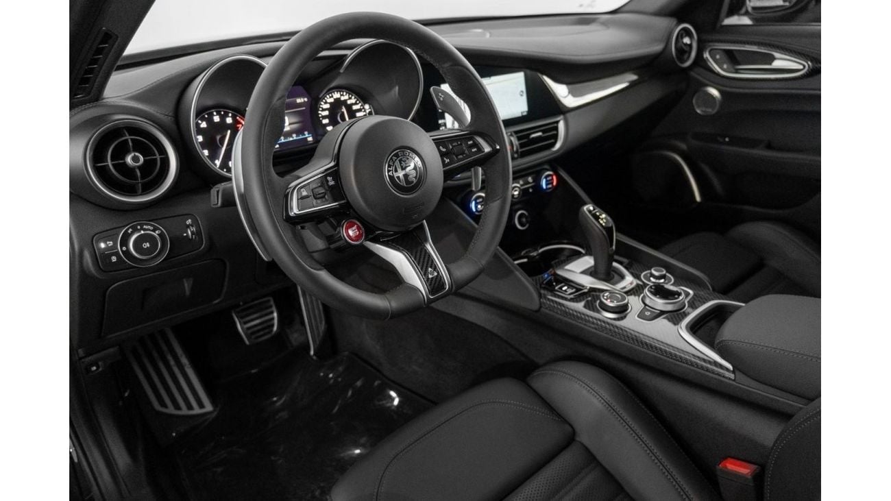 ألفا روميو جوليا 2023 Alfa Romeo Giulia Quadrifoglio / Highest option available / 5 Year Alfa Romeo Warranty & Servic