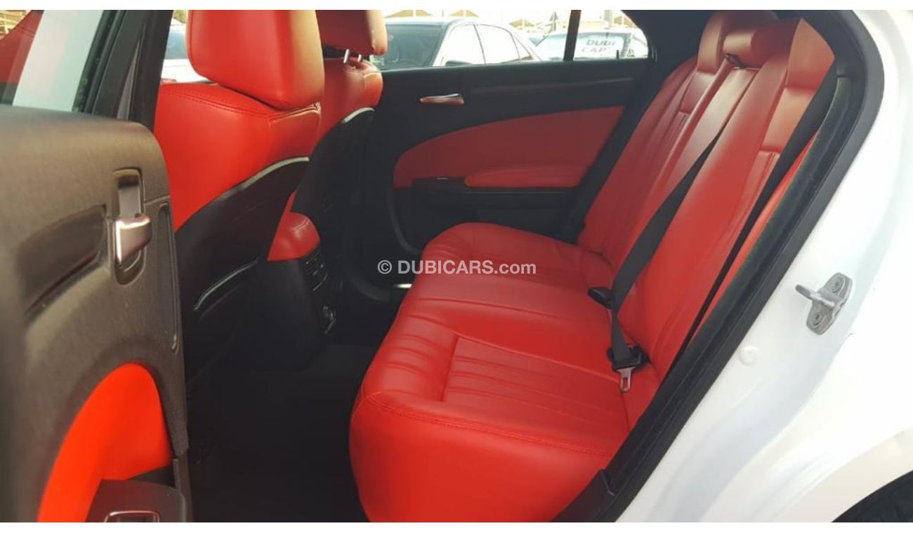 كرايسلر 300s موديل 2013 فل مواصفات كراسي جلد ومثبت سرعه وتحكم كهربي كامل ونظام صوت ممتاز وكاميرا خلفيه ومدخ