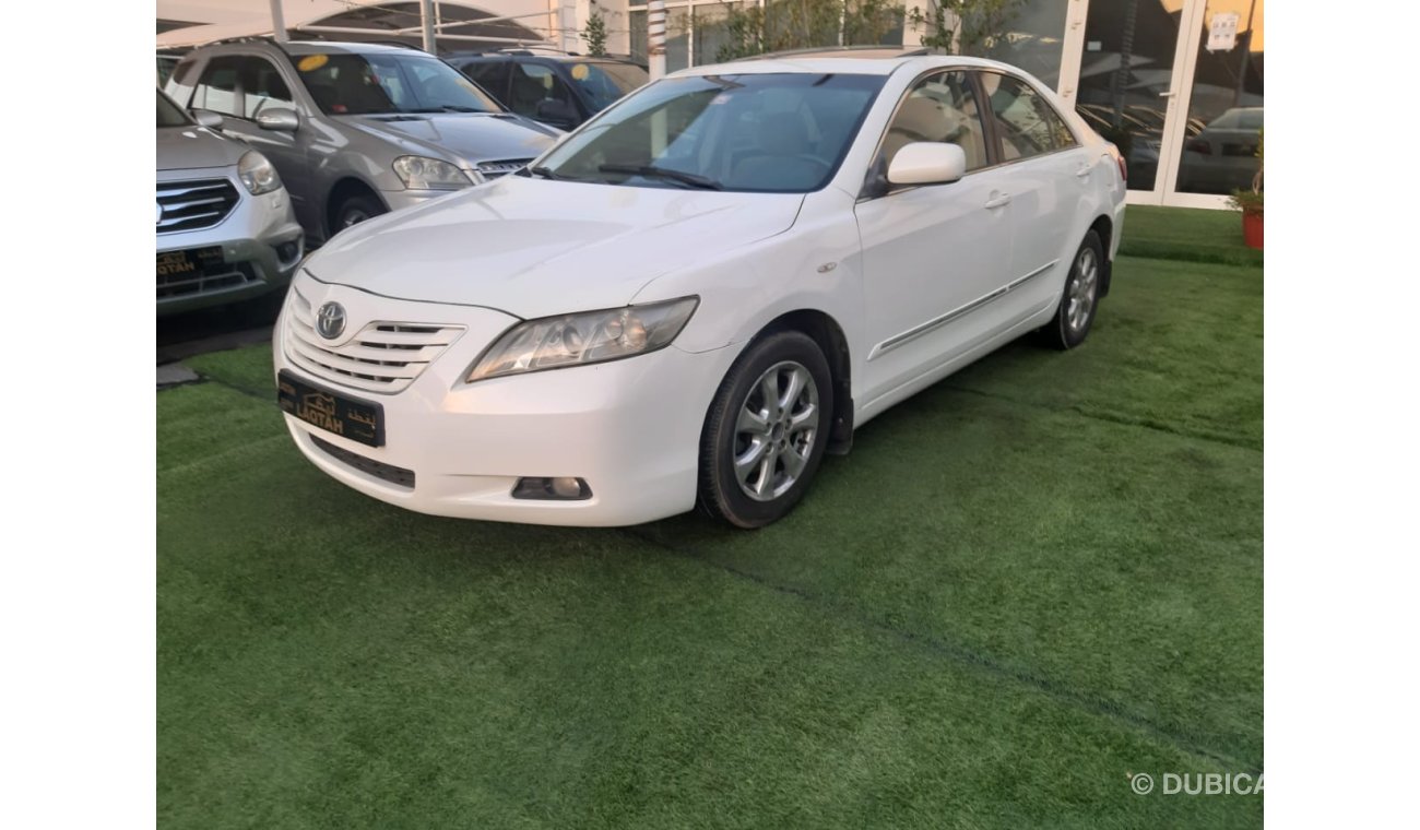 Toyota Camry GCC - number one - sensors - wood - alloy wheels - cruise control - perfect condition