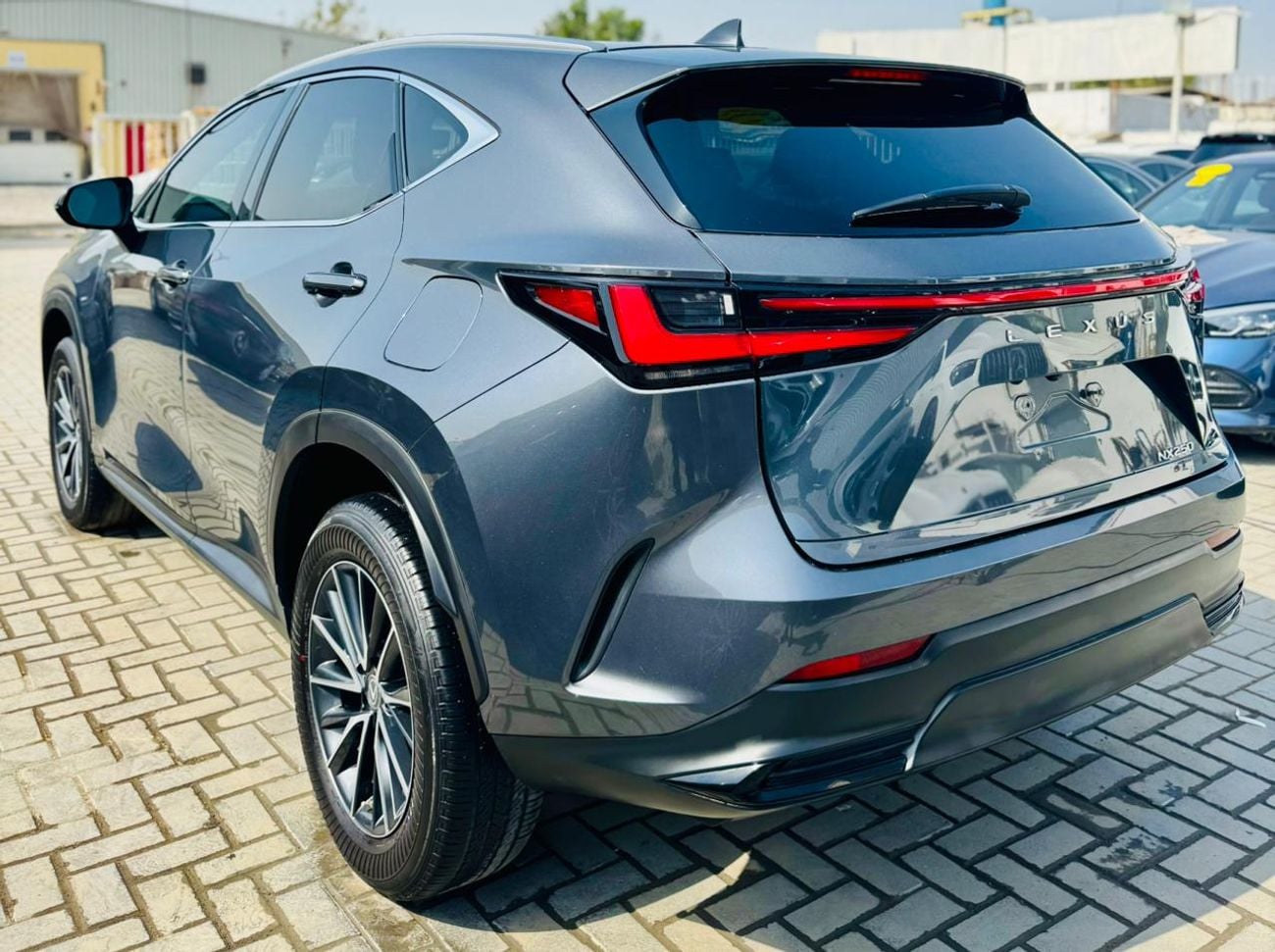لكزس NX 250