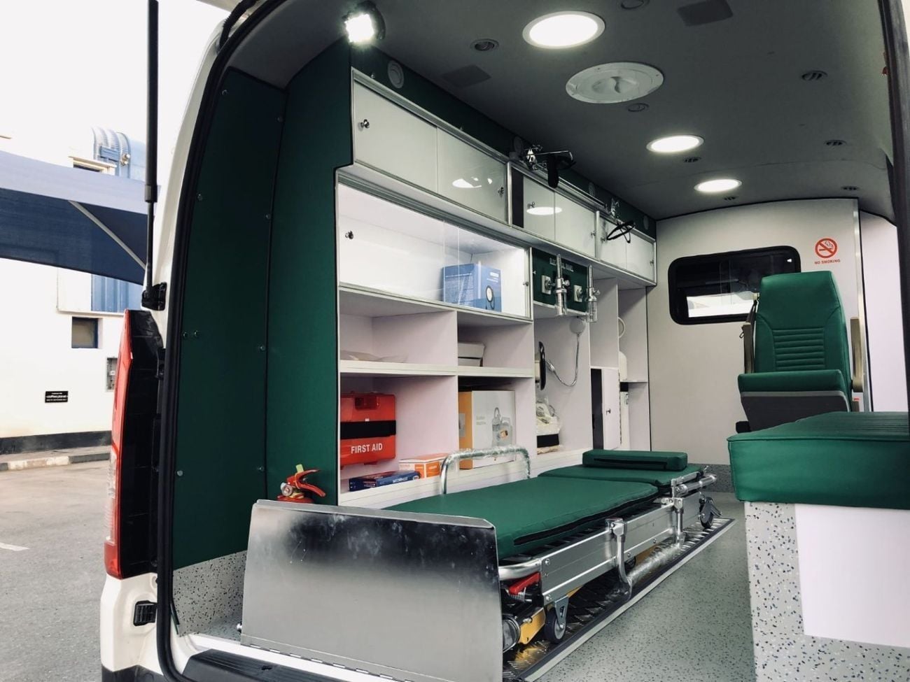 تويوتا هاياس GL DX V6 3.5L Petrol Ambulance Conversion