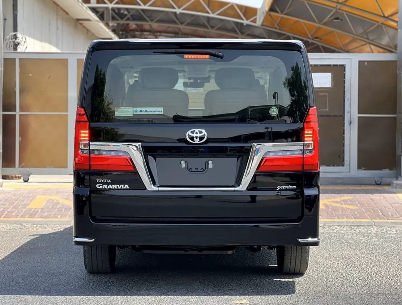 تويوتا جرافينا Premium GCC Specs | Brand Luxury 6-Seater