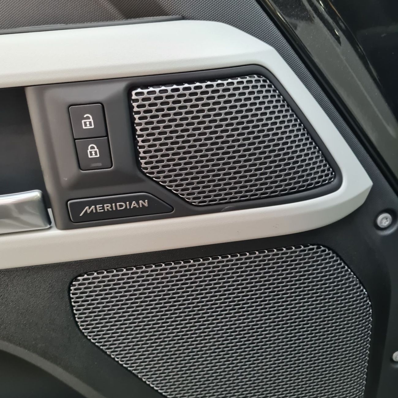 Land Rover Defender 2023 Defender 2.0L Diesel XS Edition 240ps